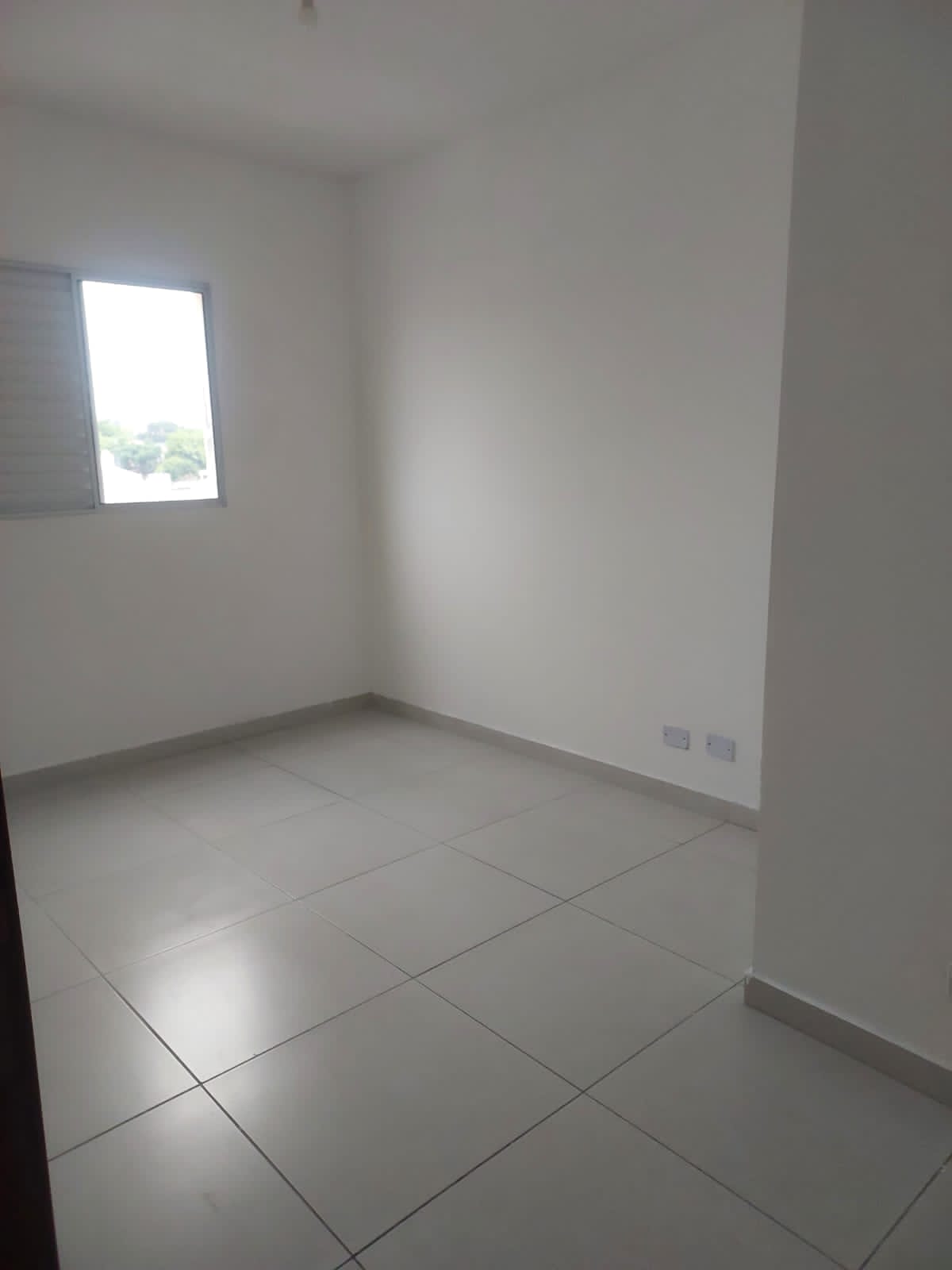  APARTAMENTO COM DESCONTO IMPERDÍVEL!   Jardim Imperador  Apenas 2 km do Shopping Aricanduva!   2 Dormitórios  1 Vaga Coberta Definitiva  Condomínio com elevador, salão de festas, churrasqueira e playground