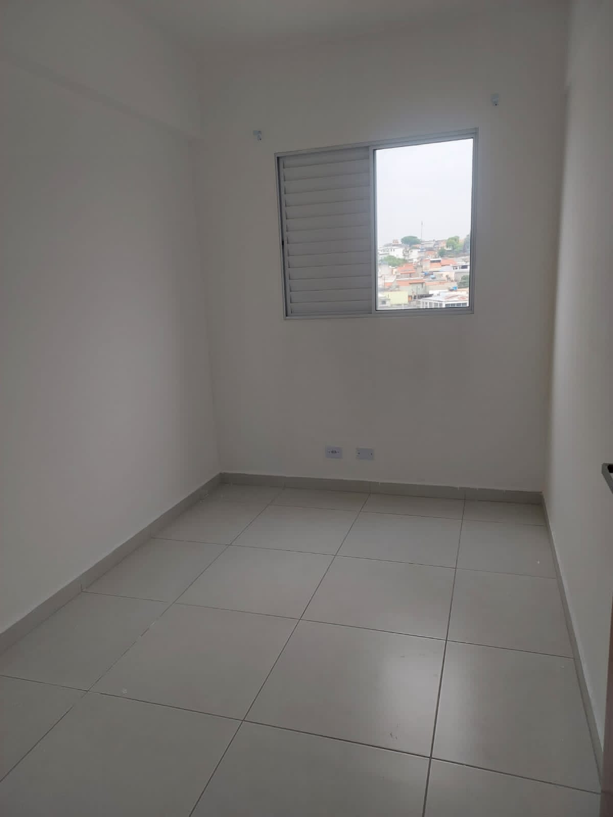  APARTAMENTO COM DESCONTO IMPERDÍVEL!   Jardim Imperador  Apenas 2 km do Shopping Aricanduva!   2 Dormitórios  1 Vaga Coberta Definitiva  Condomínio com elevador, salão de festas, churrasqueira e playground