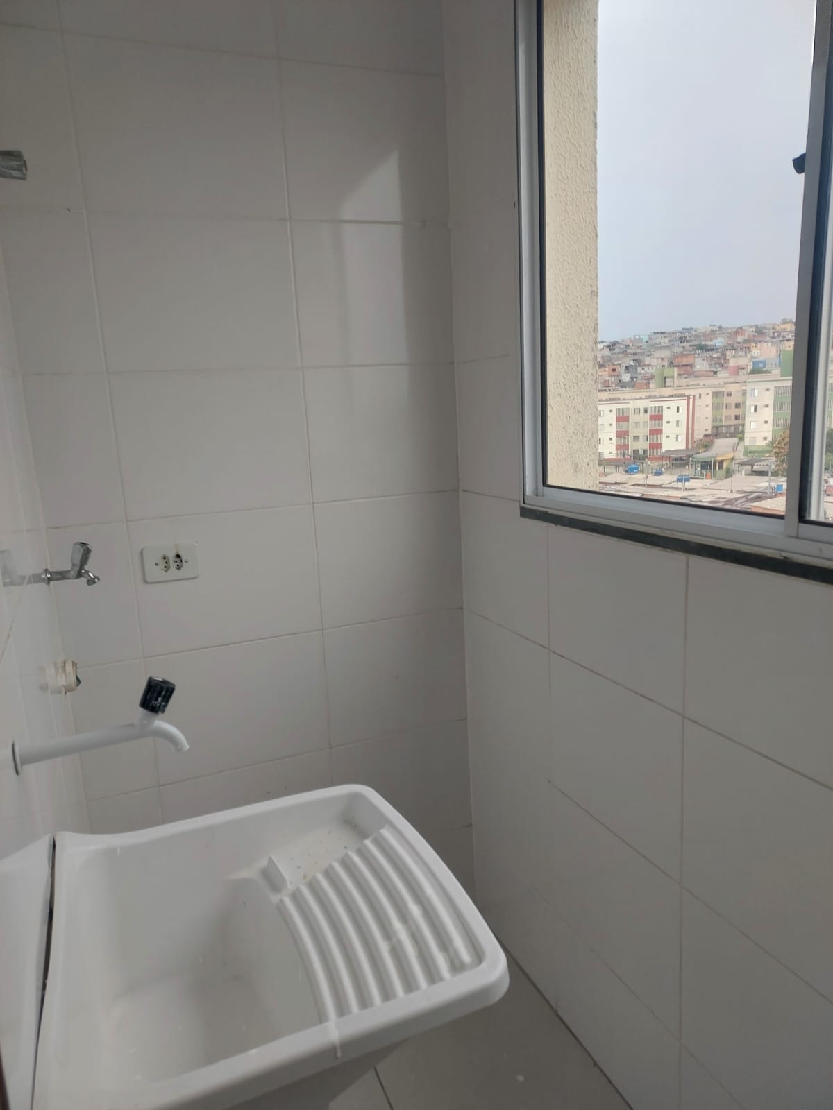  APARTAMENTO COM DESCONTO IMPERDÍVEL!   Jardim Imperador  Apenas 2 km do Shopping Aricanduva!   2 Dormitórios  1 Vaga Coberta Definitiva  Condomínio com elevador, salão de festas, churrasqueira e playground