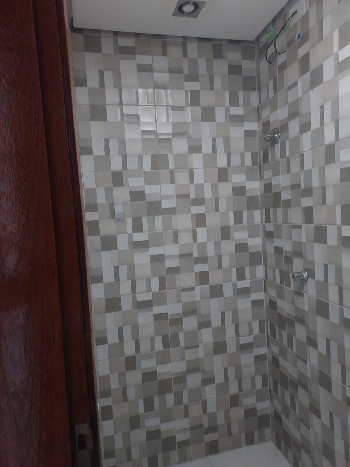  APARTAMENTO COM DESCONTO IMPERDÍVEL!   Jardim Imperador  Apenas 2 km do Shopping Aricanduva!   2 Dormitórios  1 Vaga Coberta Definitiva  Condomínio com elevador, salão de festas, churrasqueira e playground