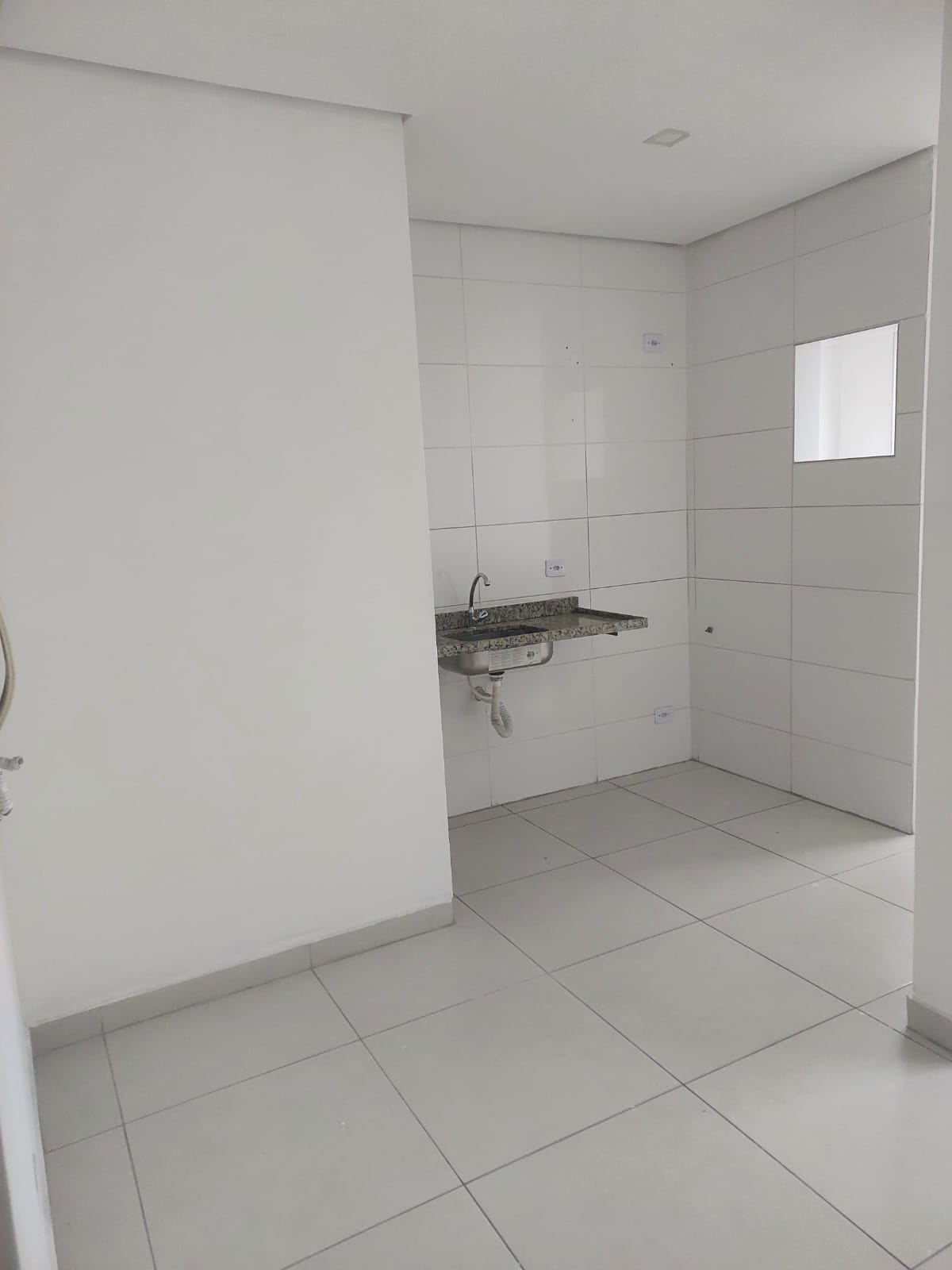  APARTAMENTO COM DESCONTO IMPERDÍVEL!   Jardim Imperador  Apenas 2 km do Shopping Aricanduva!   2 Dormitórios  1 Vaga Coberta Definitiva  Condomínio com elevador, salão de festas, churrasqueira e playground