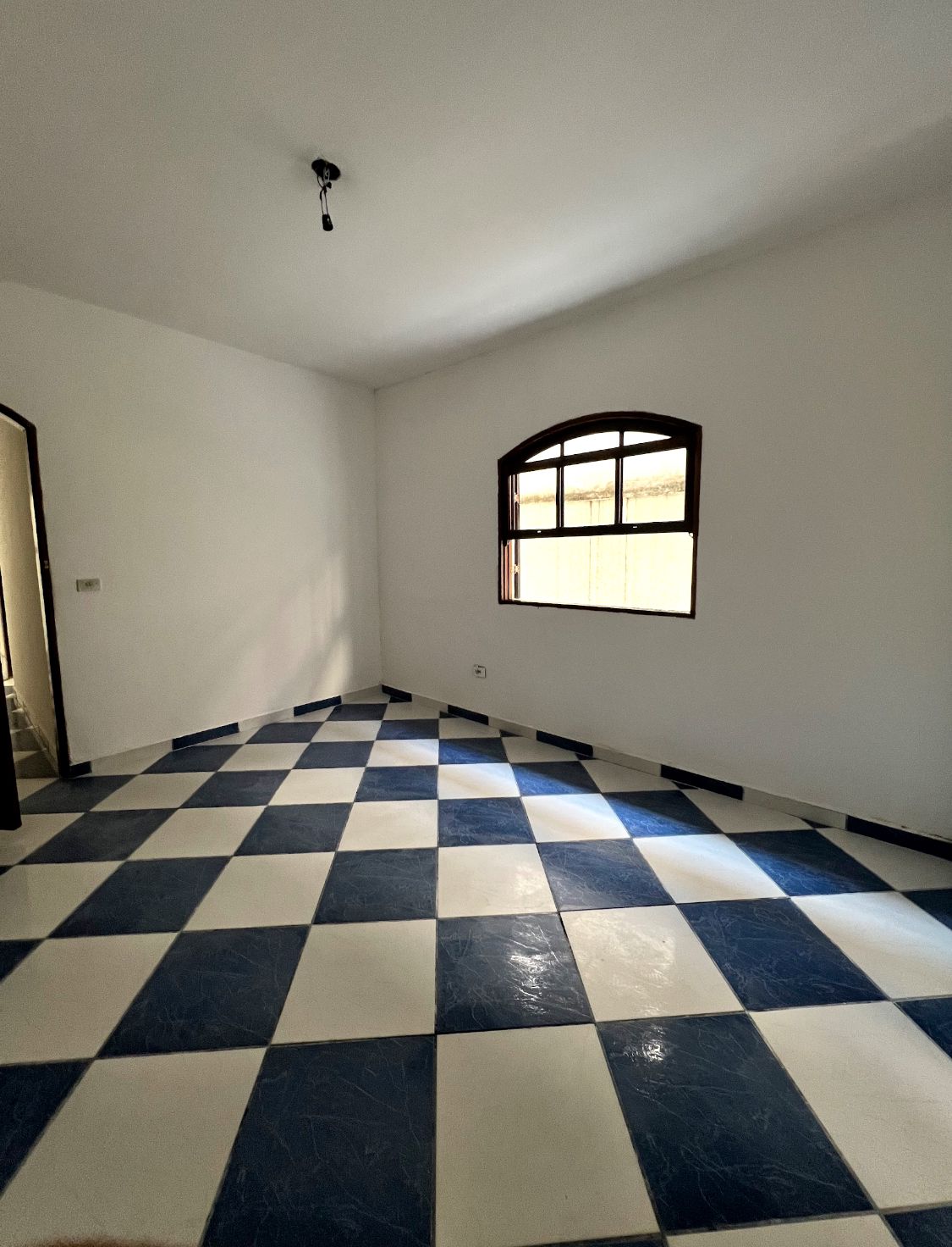  Sobrado à Venda  Bairro Limoeiro  ✨ Imóvel amplo, moderno e recém reformado no porcelanato! Localização privilegiada no Bairro Limoeiro   Detalhes do imóvel:  6 dormitórios, sendo 2 suítes  190 m² de área útil  5 vagas de garagem