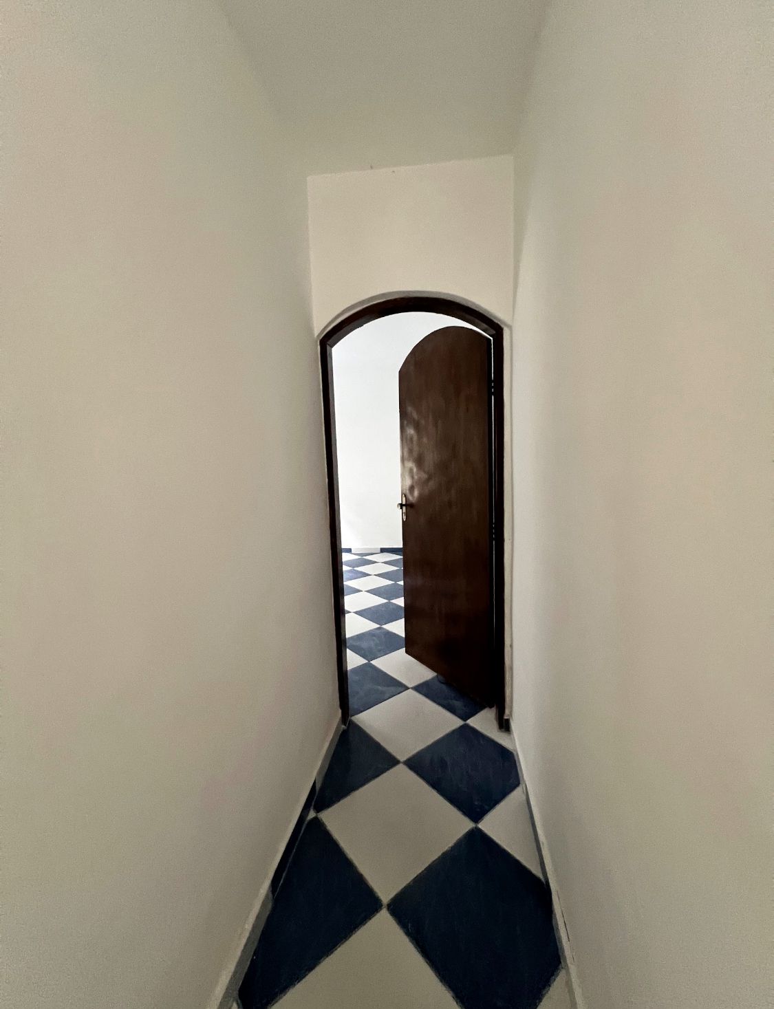  Sobrado à Venda  Bairro Limoeiro  ✨ Imóvel amplo, moderno e recém reformado no porcelanato! Localização privilegiada no Bairro Limoeiro   Detalhes do imóvel:  6 dormitórios, sendo 2 suítes  190 m² de área útil  5 vagas de garagem