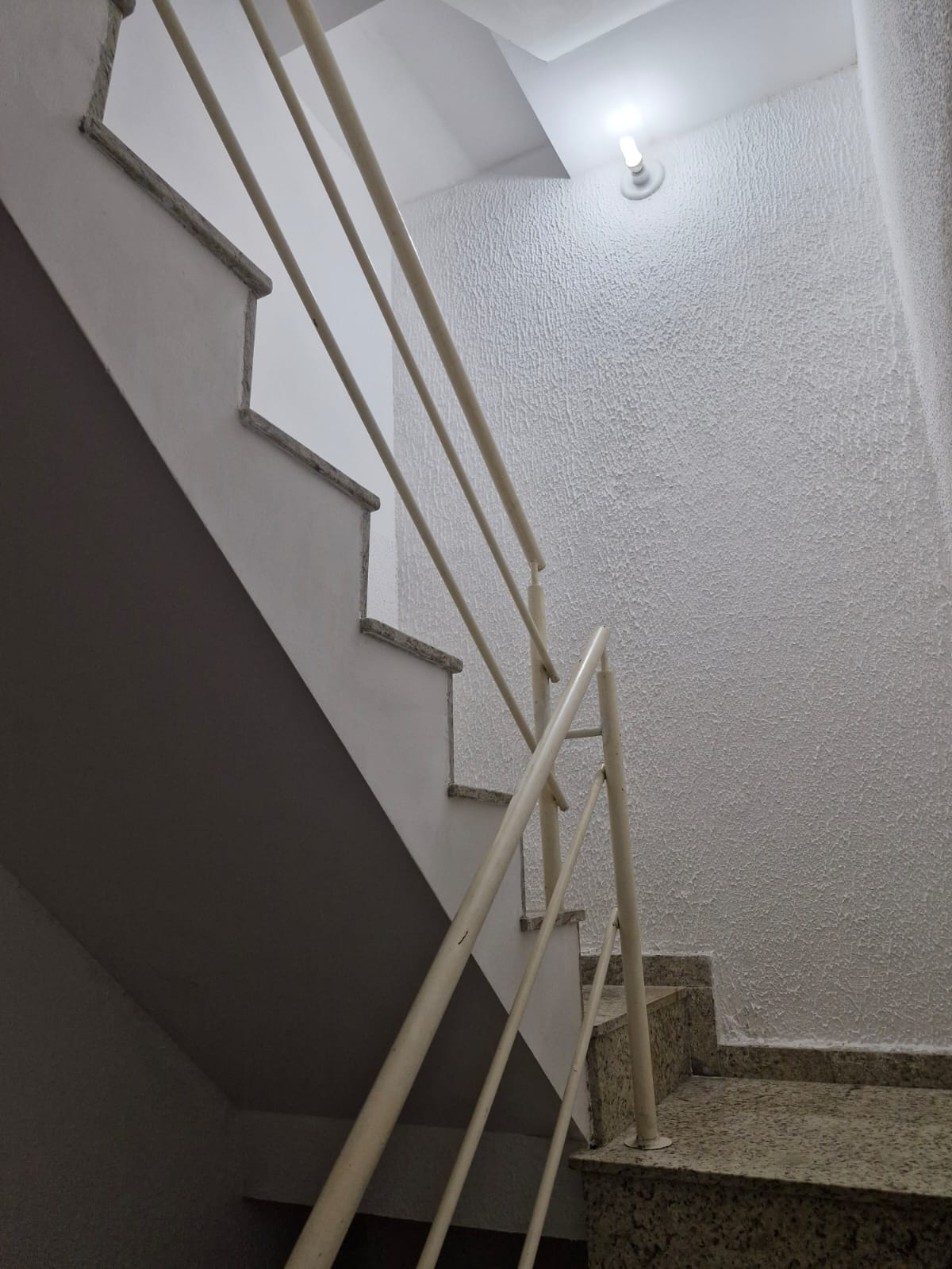  Sobrado à Venda  Vila União  ✨ Conforto, praticidade e localização privilegiada!   Apenas 5 minutos do metrô Artur Alvim  2 minutos da Tiquatira   Detalhes do imóvel:  112 m² de área útil  2 dormitórios  2 suítes com varanda