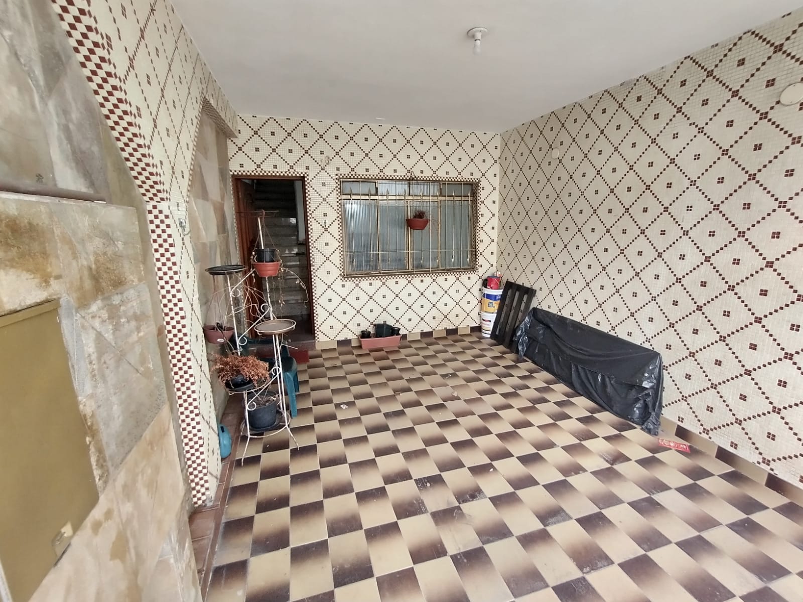  Sobrado à Venda  Água Rasa   Excelente localização! Próximo ao Colégio 7 de Setembro e a apenas 10 minutos das estações de metrô Belém e Tatuapé.  ✨ Características do imóvel:  Terreno: 4m x 20m (80m²)  Área construída: aprox. 140m²  3 dormitórios  1 vaga de garagem