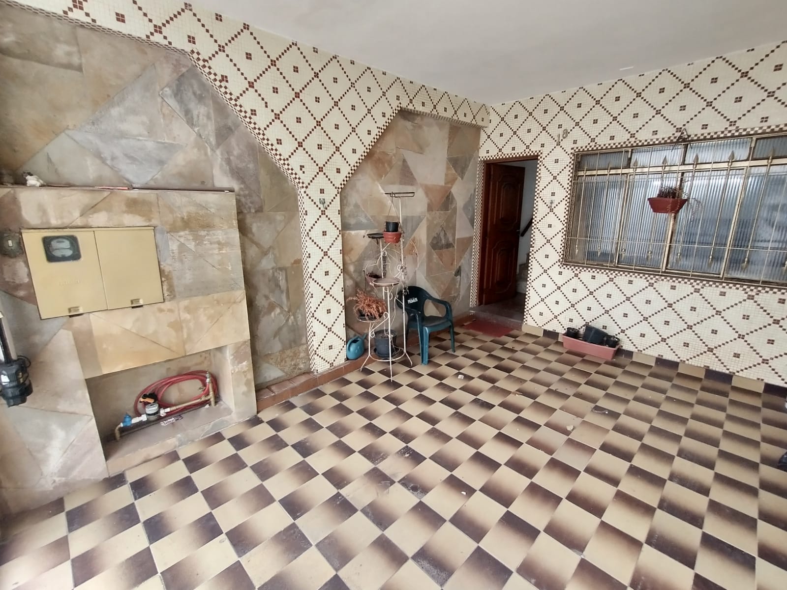  Sobrado à Venda  Água Rasa   Excelente localização! Próximo ao Colégio 7 de Setembro e a apenas 10 minutos das estações de metrô Belém e Tatuapé.  ✨ Características do imóvel:  Terreno: 4m x 20m (80m²)  Área construída: aprox. 140m²  3 dormitórios  1 vaga de garagem