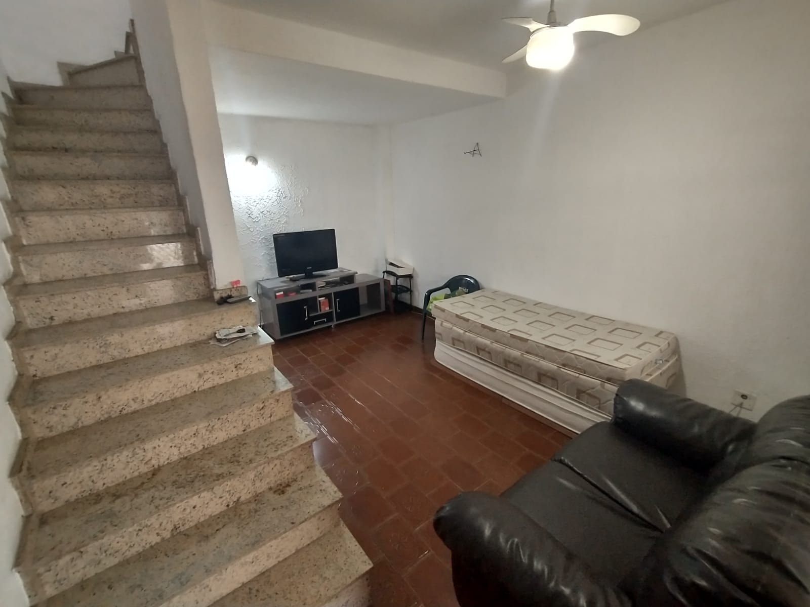  Sobrado à Venda  Água Rasa   Excelente localização! Próximo ao Colégio 7 de Setembro e a apenas 10 minutos das estações de metrô Belém e Tatuapé.  ✨ Características do imóvel:  Terreno: 4m x 20m (80m²)  Área construída: aprox. 140m²  3 dormitórios  1 vaga de garagem