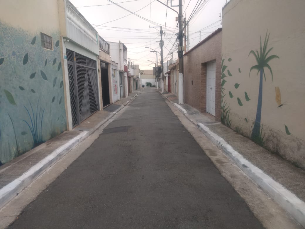  Sobrado à Venda  Água Rasa   Excelente localização! Próximo ao Colégio 7 de Setembro e a apenas 10 minutos das estações de metrô Belém e Tatuapé.  ✨ Características do imóvel:  Terreno: 4m x 20m (80m²)  Área construída: aprox. 140m²  3 dormitórios  1 vaga de garagem