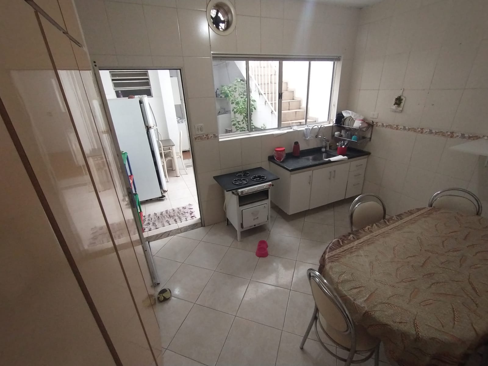  Sobrado à Venda  Água Rasa   Excelente localização! Próximo ao Colégio 7 de Setembro e a apenas 10 minutos das estações de metrô Belém e Tatuapé.  ✨ Características do imóvel:  Terreno: 4m x 20m (80m²)  Área construída: aprox. 140m²  3 dormitórios  1 vaga de garagem