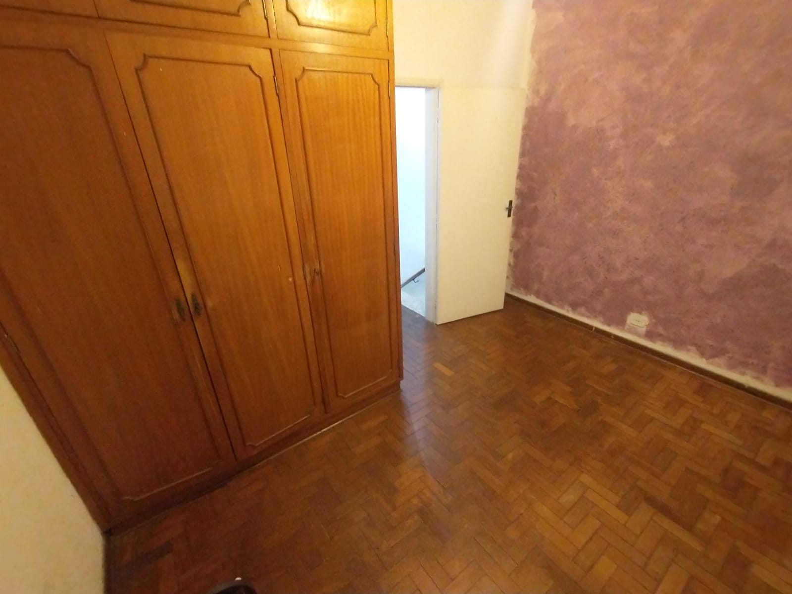  Sobrado à Venda  Água Rasa   Excelente localização! Próximo ao Colégio 7 de Setembro e a apenas 10 minutos das estações de metrô Belém e Tatuapé.  ✨ Características do imóvel:  Terreno: 4m x 20m (80m²)  Área construída: aprox. 140m²  3 dormitórios  1 vaga de garagem