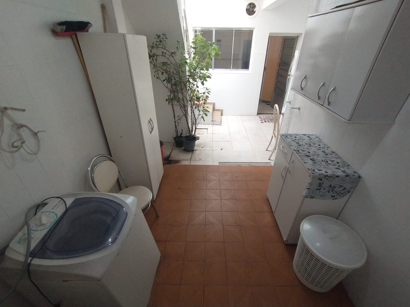  Sobrado à Venda  Água Rasa   Excelente localização! Próximo ao Colégio 7 de Setembro e a apenas 10 minutos das estações de metrô Belém e Tatuapé.  ✨ Características do imóvel:  Terreno: 4m x 20m (80m²)  Área construída: aprox. 140m²  3 dormitórios  1 vaga de garagem