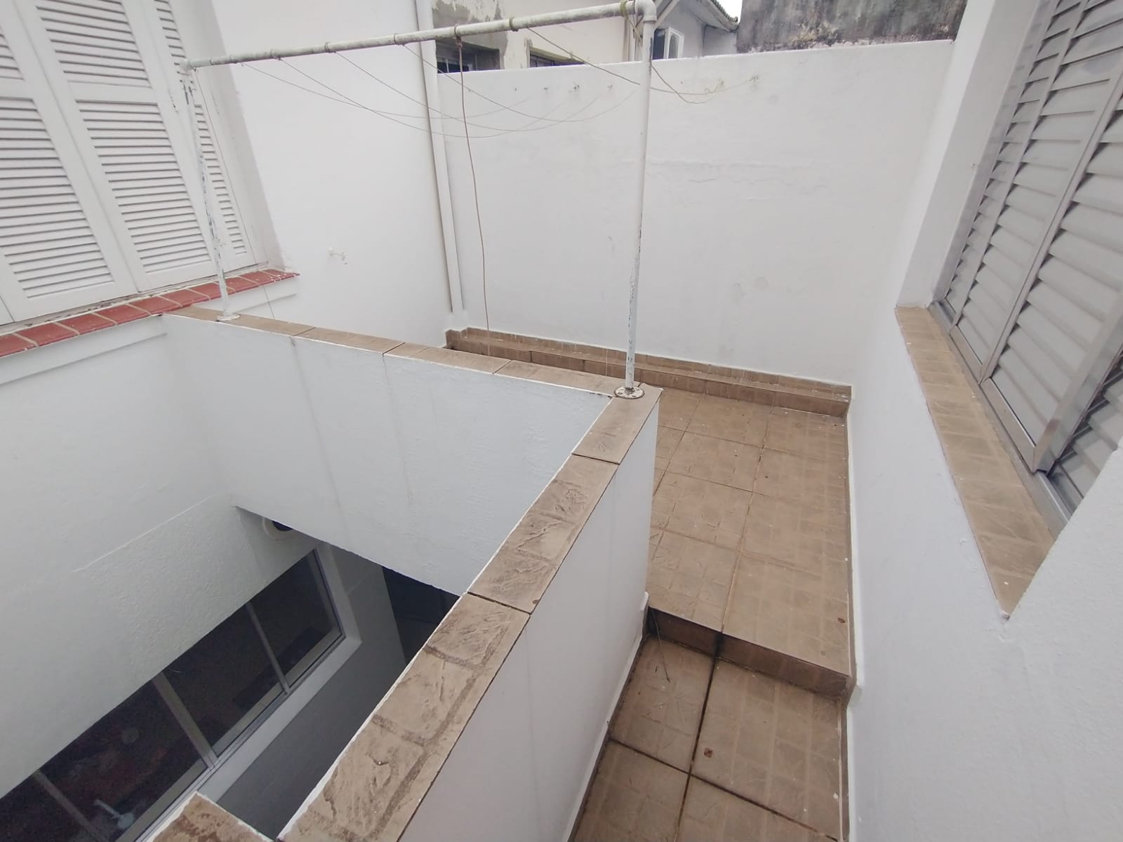  Sobrado à Venda  Água Rasa   Excelente localização! Próximo ao Colégio 7 de Setembro e a apenas 10 minutos das estações de metrô Belém e Tatuapé.  ✨ Características do imóvel:  Terreno: 4m x 20m (80m²)  Área construída: aprox. 140m²  3 dormitórios  1 vaga de garagem