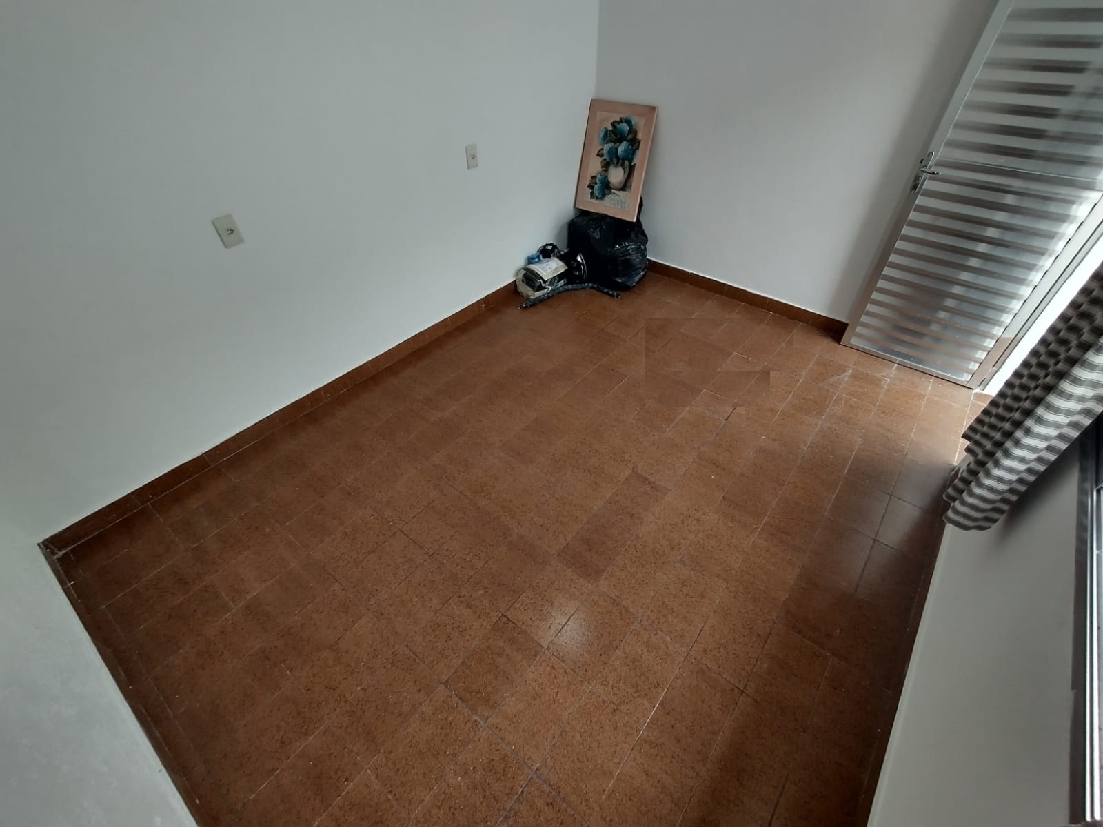  Sobrado à Venda  Água Rasa   Excelente localização! Próximo ao Colégio 7 de Setembro e a apenas 10 minutos das estações de metrô Belém e Tatuapé.  ✨ Características do imóvel:  Terreno: 4m x 20m (80m²)  Área construída: aprox. 140m²  3 dormitórios  1 vaga de garagem