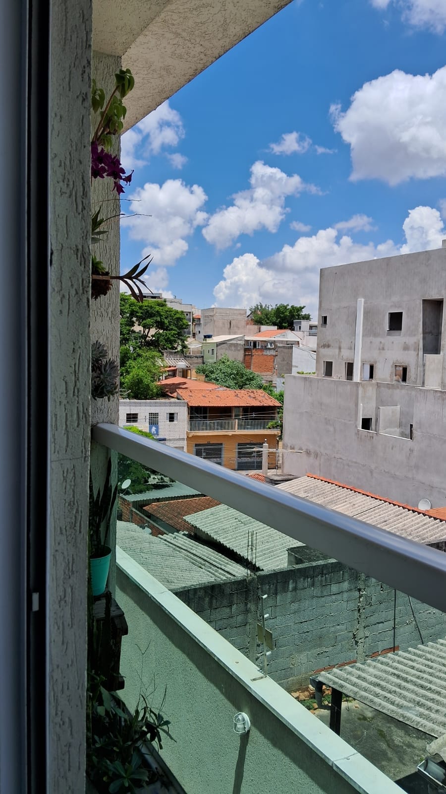  Sobrado à Venda  Condomínio Residencial Porto Belo   Localização privilegiada   ✨ Características do imóvel:  Área útil: 70,74 m²  2 dormitórios, sendo 2 suítes  Sala aconchegante  Cozinha planejada com armários  Lavabo  Área de serviço com churrasqueira  1 vaga de garagem