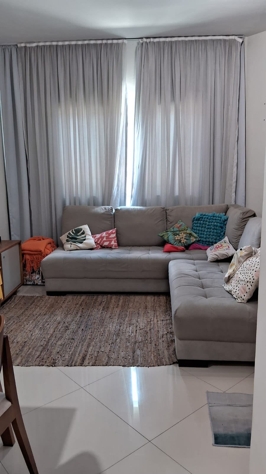  Sobrado à Venda  Condomínio Residencial Porto Belo   Localização privilegiada   ✨ Características do imóvel:  Área útil: 70,74 m²  2 dormitórios, sendo 2 suítes  Sala aconchegante  Cozinha planejada com armários  Lavabo  Área de serviço com churrasqueira  1 vaga de garagem