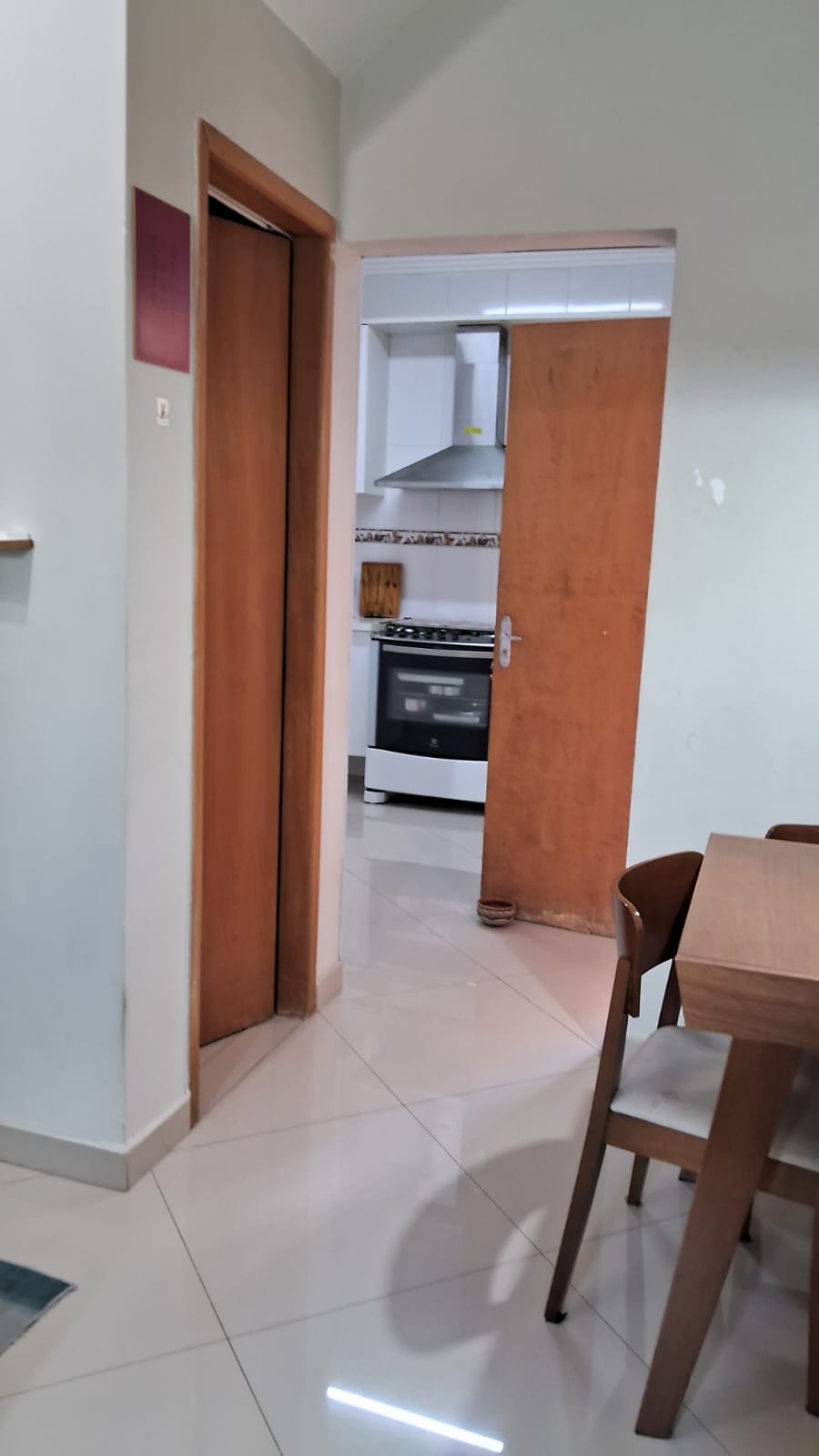  Sobrado à Venda  Condomínio Residencial Porto Belo   Localização privilegiada   ✨ Características do imóvel:  Área útil: 70,74 m²  2 dormitórios, sendo 2 suítes  Sala aconchegante  Cozinha planejada com armários  Lavabo  Área de serviço com churrasqueira  1 vaga de garagem