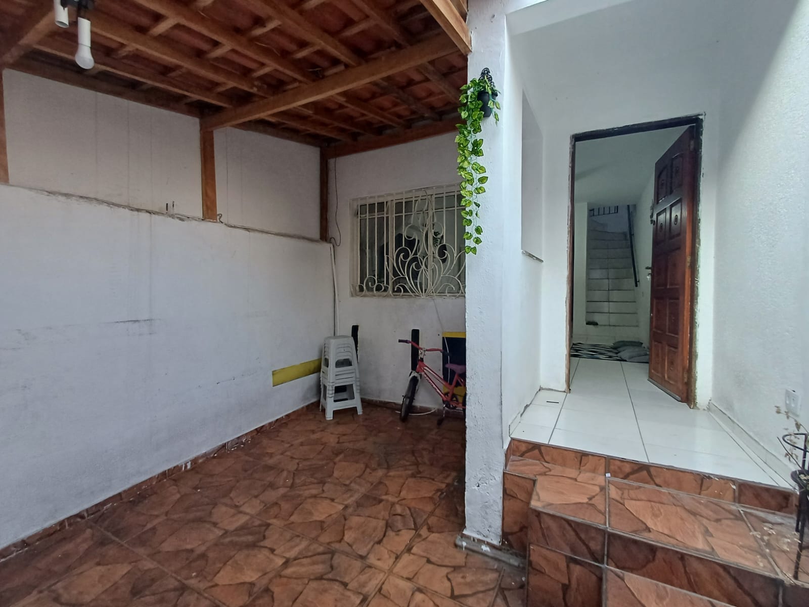  Sobrado à Venda Penha de França  Localização privilegiada, em rua tranquila e com moradores antigos, próximo ao Shopping Penha e a todo comércio da região.  ✨ Características do imóvel:  Área construída: 89m²  2 dormitórios amplos  Sala para dois ambientes  Cozinha bem espaçosa