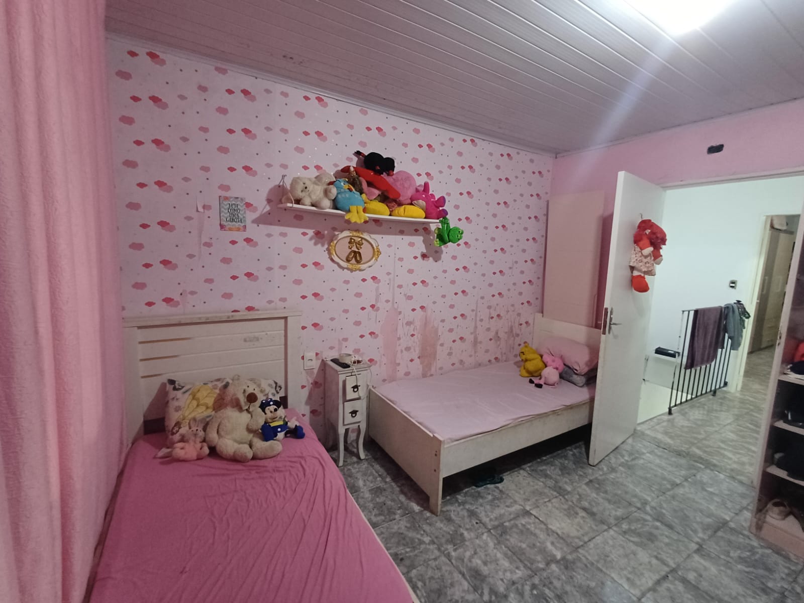  Sobrado à Venda Penha de França  Localização privilegiada, em rua tranquila e com moradores antigos, próximo ao Shopping Penha e a todo comércio da região.  ✨ Características do imóvel:  Área construída: 89m²  2 dormitórios amplos  Sala para dois ambientes  Cozinha bem espaçosa