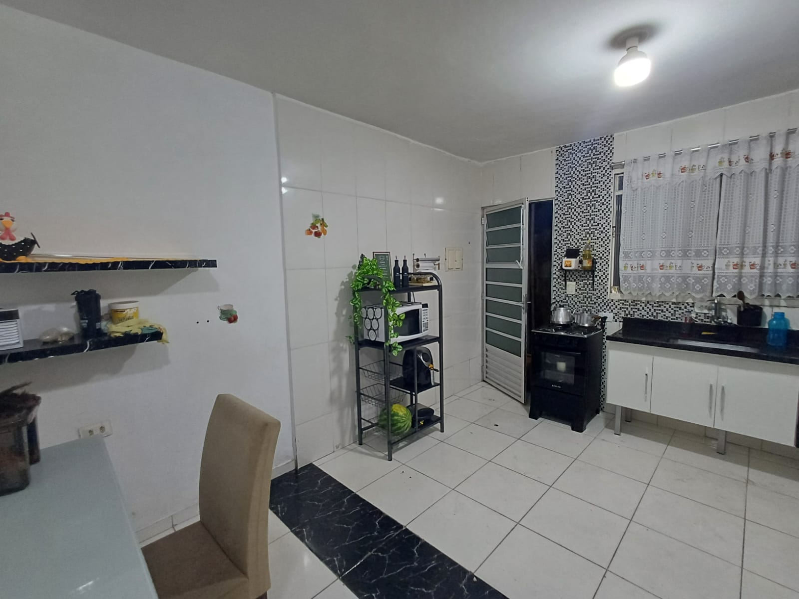  Sobrado à Venda Penha de França  Localização privilegiada, em rua tranquila e com moradores antigos, próximo ao Shopping Penha e a todo comércio da região.  ✨ Características do imóvel:  Área construída: 89m²  2 dormitórios amplos  Sala para dois ambientes  Cozinha bem espaçosa