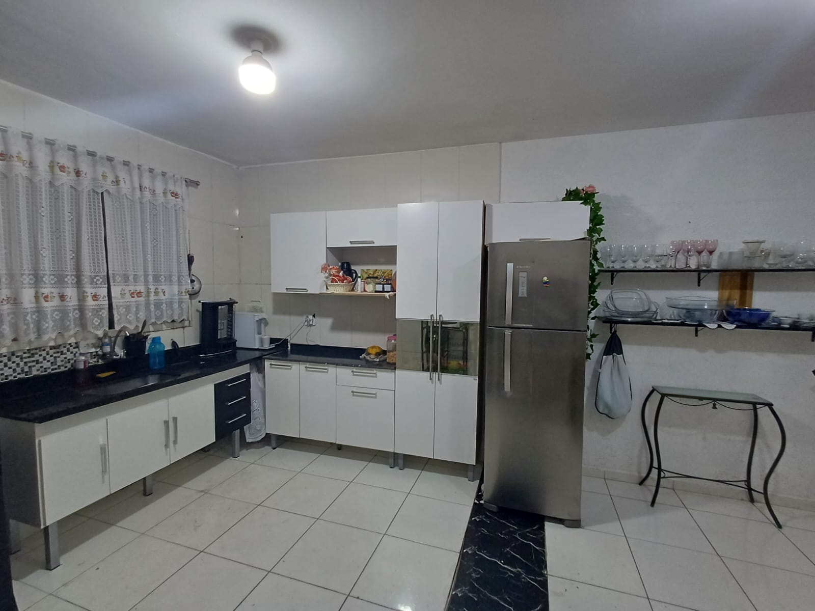  Sobrado à Venda Penha de França  Localização privilegiada, em rua tranquila e com moradores antigos, próximo ao Shopping Penha e a todo comércio da região.  ✨ Características do imóvel:  Área construída: 89m²  2 dormitórios amplos  Sala para dois ambientes  Cozinha bem espaçosa