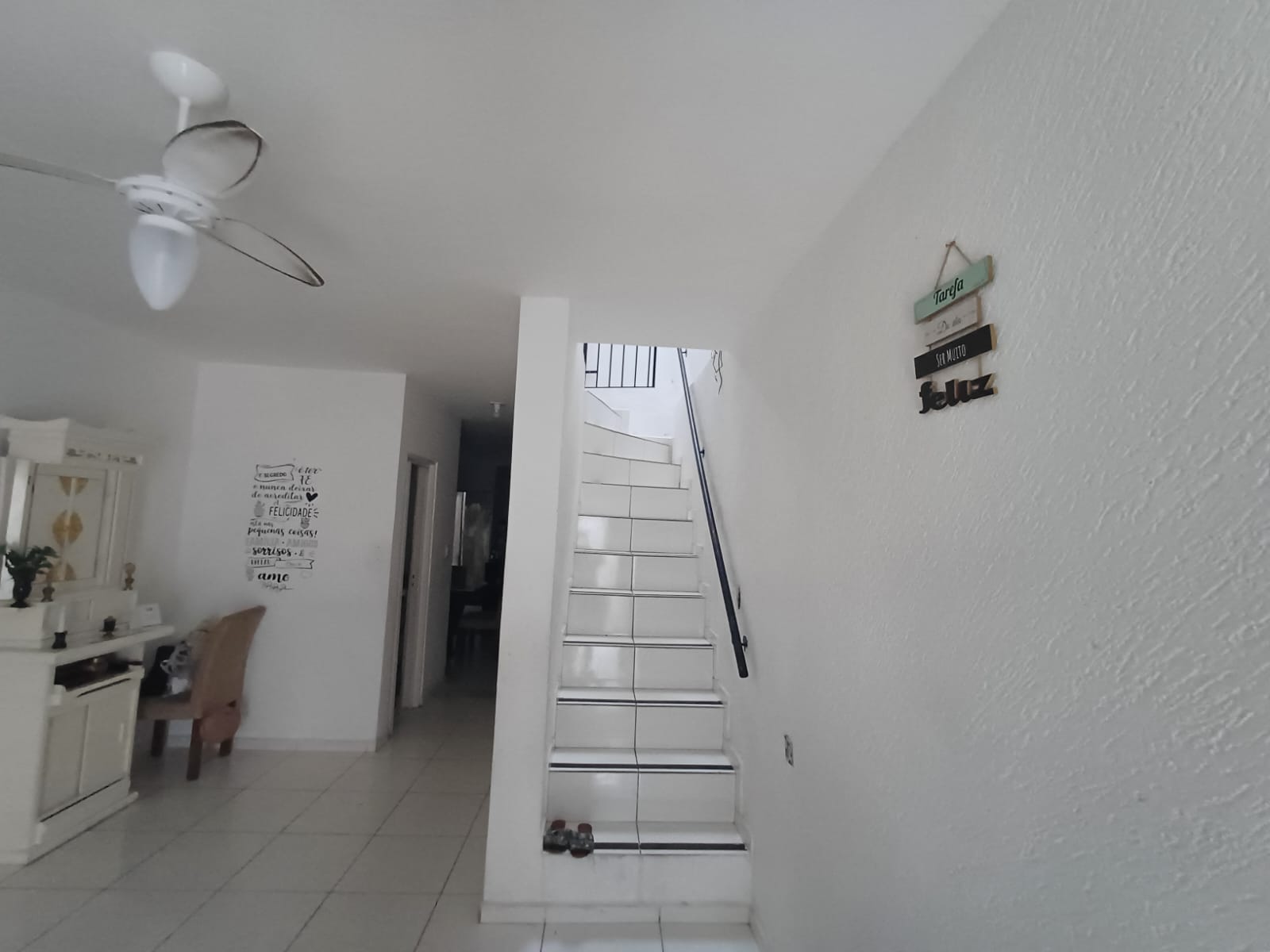  Sobrado à Venda Penha de França  Localização privilegiada, em rua tranquila e com moradores antigos, próximo ao Shopping Penha e a todo comércio da região.  ✨ Características do imóvel:  Área construída: 89m²  2 dormitórios amplos  Sala para dois ambientes  Cozinha bem espaçosa