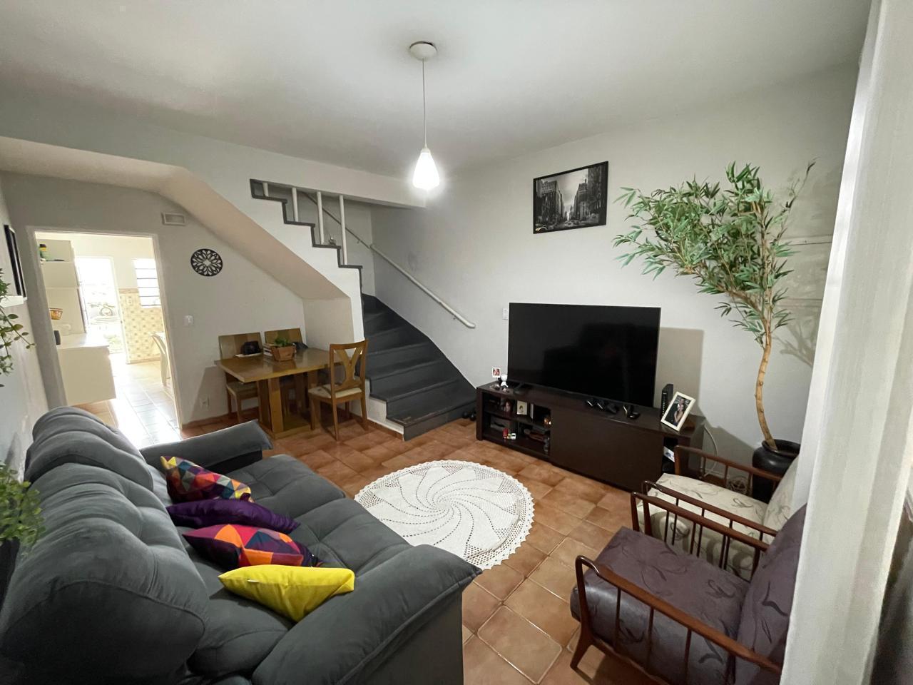  Sobrado Reformado na Vila Talarico 110m²  Este lindo sobrado oferece conforto e praticidade em uma excelente localização!  ✨ Características do imóvel:  3 dormitórios (sendo 1 com sacada)  1 banheiro social + 1 lavabo  1 vaga de garagem coberta