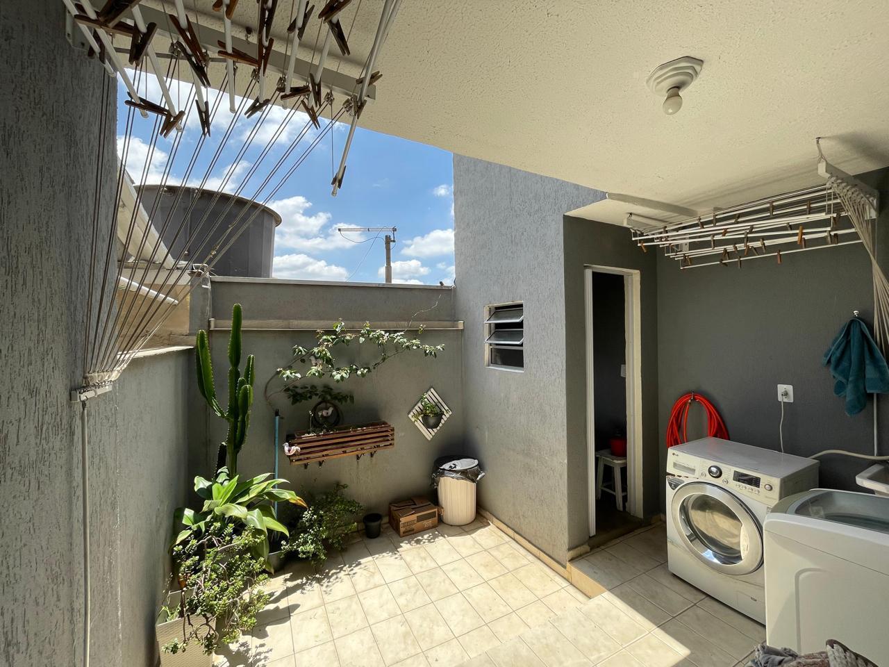  Sobrado Reformado na Vila Talarico 110m²  Este lindo sobrado oferece conforto e praticidade em uma excelente localização!  ✨ Características do imóvel:  3 dormitórios (sendo 1 com sacada)  1 banheiro social + 1 lavabo  1 vaga de garagem coberta