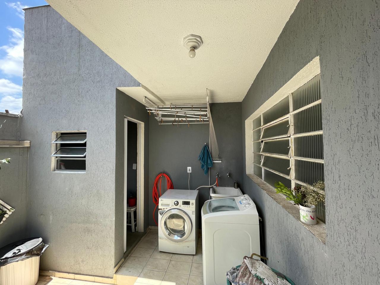  Sobrado Reformado na Vila Talarico 110m²  Este lindo sobrado oferece conforto e praticidade em uma excelente localização!  ✨ Características do imóvel:  3 dormitórios (sendo 1 com sacada)  1 banheiro social + 1 lavabo  1 vaga de garagem coberta