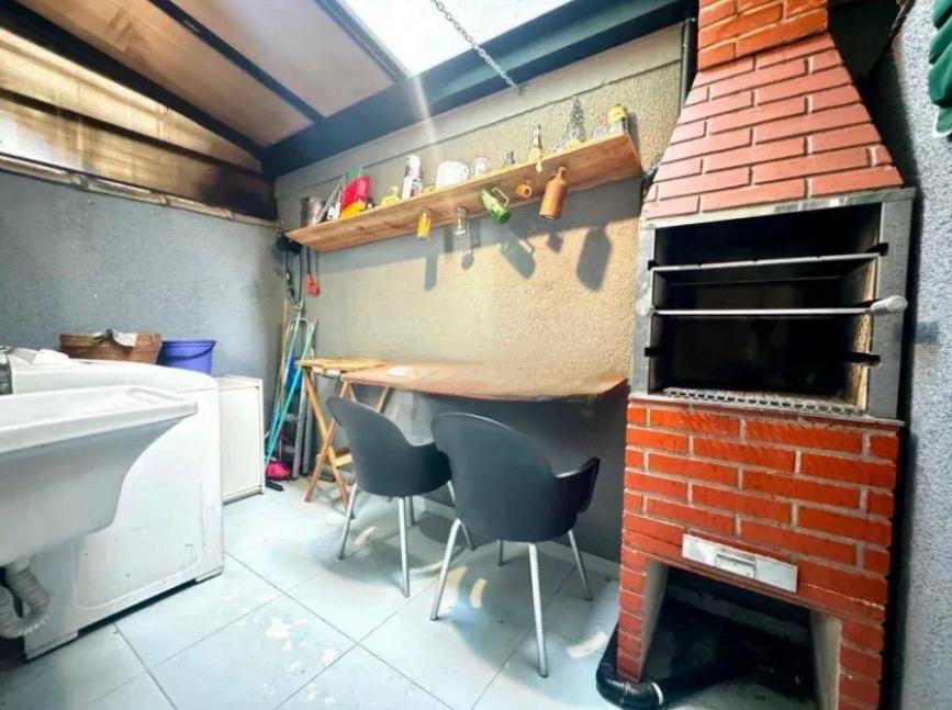  Sobrado Frontal no Jardim Marabá – Completo e Pronto para Morar!  Este belíssimo sobrado oferece conforto, modernidade e lazer em um só lugar:  ✔️ 2 dormitórios amplos, ambos suítes com sacada ✔️ Sala espaçosa para dois ambientes ✔️ Cozinha ampla e funcional ✔️ Lavabo para maior praticidade ✔️ Charmosa área gourmet com churrasqueira já instalada