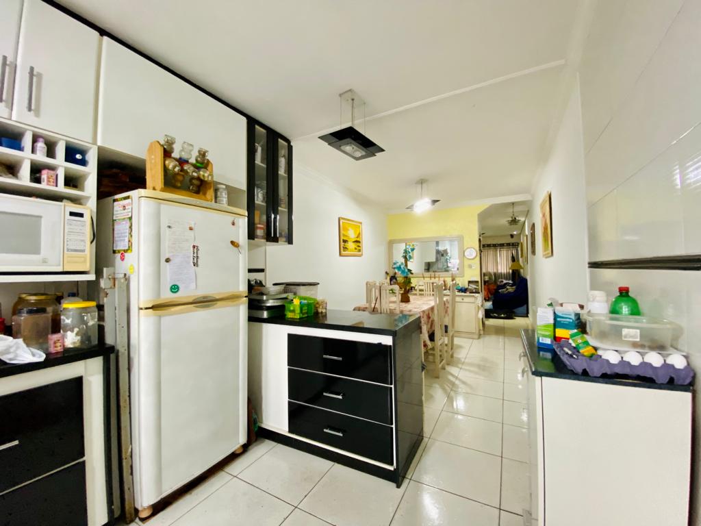  Sobrado à Venda  Próx. ao Parque do Carmo  Lindo sobrado com 170m², muito bem localizado, a apenas 10 minutos do metrô e Shopping Itaquera e 2 quadras do Parque do Carmo. Fácil acesso ao Shopping Aricanduva (15 min) e cercado de comércio, padarias, mercados e farmácias.  Características do imóvel:  3 dormitórios, sendo 1 suíte com closet e sacada