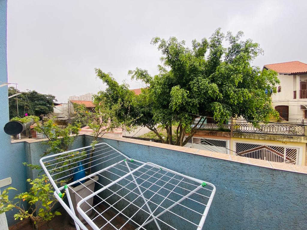  Sobrado à Venda  Próx. ao Parque do Carmo  Lindo sobrado com 170m², muito bem localizado, a apenas 10 minutos do metrô e Shopping Itaquera e 2 quadras do Parque do Carmo. Fácil acesso ao Shopping Aricanduva (15 min) e cercado de comércio, padarias, mercados e farmácias.  Características do imóvel:  3 dormitórios, sendo 1 suíte com closet e sacada