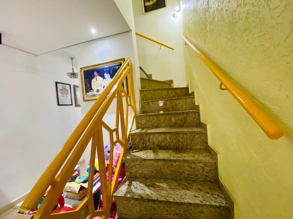  Sobrado à Venda  Próx. ao Parque do Carmo  Lindo sobrado com 170m², muito bem localizado, a apenas 10 minutos do metrô e Shopping Itaquera e 2 quadras do Parque do Carmo. Fácil acesso ao Shopping Aricanduva (15 min) e cercado de comércio, padarias, mercados e farmácias.  Características do imóvel:  3 dormitórios, sendo 1 suíte com closet e sacada