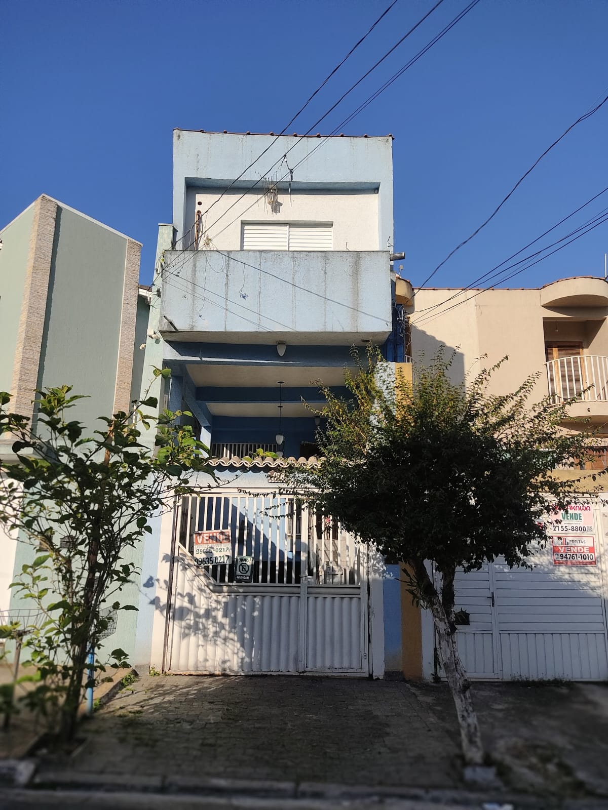  Sobrado à Venda  Próx. ao Parque do Carmo  Lindo sobrado com 170m², muito bem localizado, a apenas 10 minutos do metrô e Shopping Itaquera e 2 quadras do Parque do Carmo. Fácil acesso ao Shopping Aricanduva (15 min) e cercado de comércio, padarias, mercados e farmácias.  Características do imóvel:  3 dormitórios, sendo 1 suíte com closet e sacada
