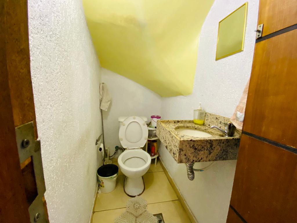  Sobrado à Venda  Próx. ao Parque do Carmo  Lindo sobrado com 170m², muito bem localizado, a apenas 10 minutos do metrô e Shopping Itaquera e 2 quadras do Parque do Carmo. Fácil acesso ao Shopping Aricanduva (15 min) e cercado de comércio, padarias, mercados e farmácias.  Características do imóvel:  3 dormitórios, sendo 1 suíte com closet e sacada