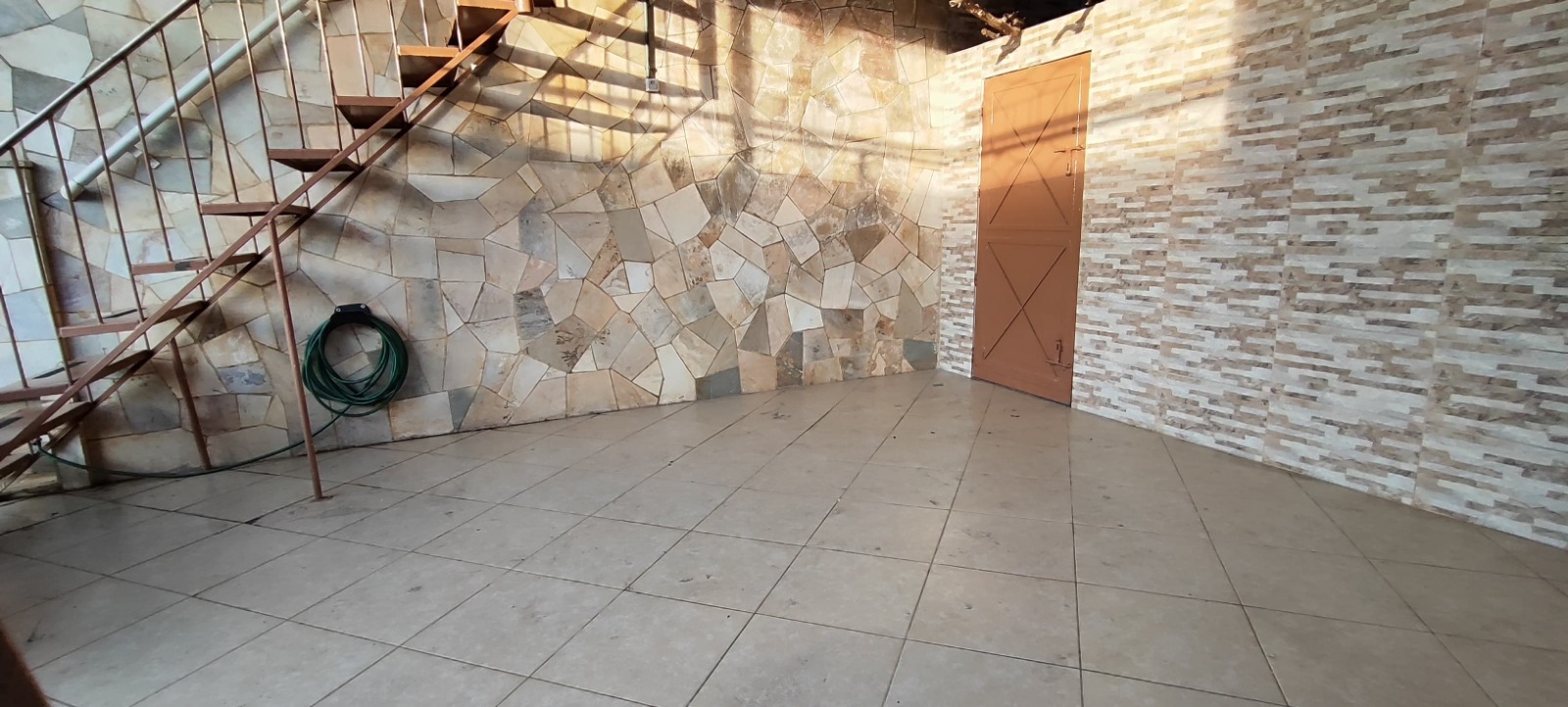  Sobrado no Parque Maria Luíza  Este aconchegante sobrado conta com: ✔️ 4 dormitórios (sendo 1 suíte) ✔️ 2 banheiros sociais ✔️ 2 salas espaçosas ✔️ Terraço arejado ✔️ Lavanderia ✔️ Quintal ✔️ Corredor lateral ✔️ 1 vaga de garagem coberta