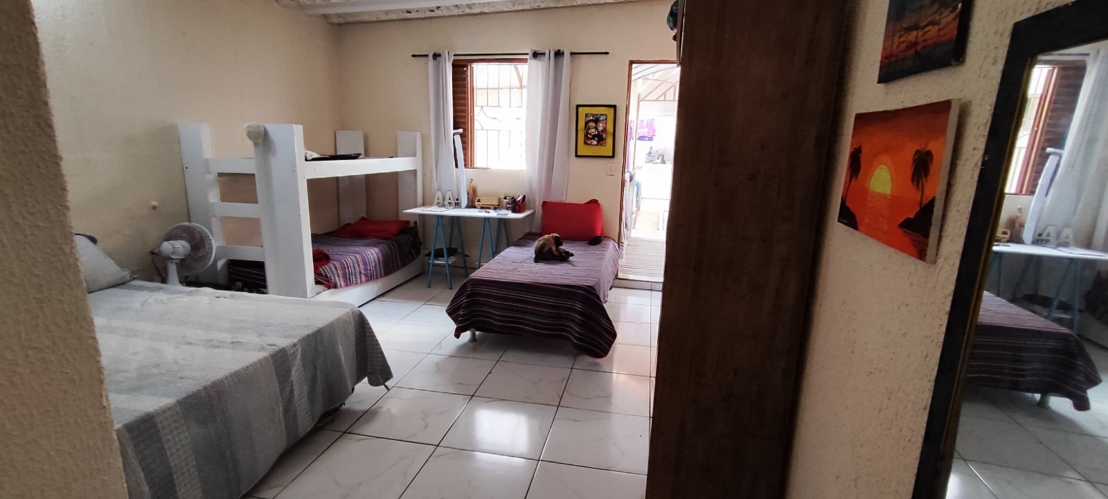  Sobrado no Parque Maria Luíza  Este aconchegante sobrado conta com: ✔️ 4 dormitórios (sendo 1 suíte) ✔️ 2 banheiros sociais ✔️ 2 salas espaçosas ✔️ Terraço arejado ✔️ Lavanderia ✔️ Quintal ✔️ Corredor lateral ✔️ 1 vaga de garagem coberta