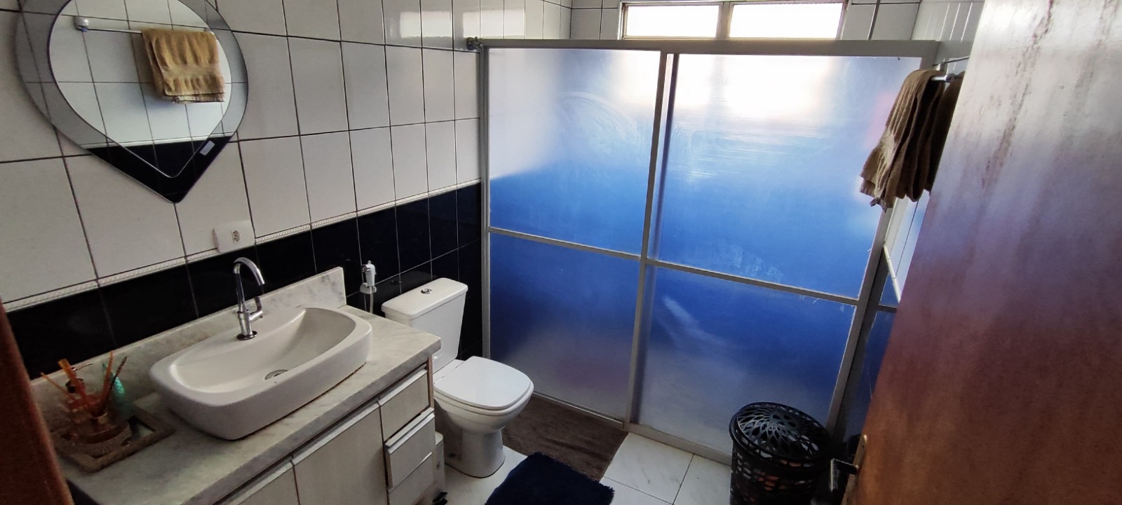  Sobrado no Parque Maria Luíza  Este aconchegante sobrado conta com: ✔️ 4 dormitórios (sendo 1 suíte) ✔️ 2 banheiros sociais ✔️ 2 salas espaçosas ✔️ Terraço arejado ✔️ Lavanderia ✔️ Quintal ✔️ Corredor lateral ✔️ 1 vaga de garagem coberta