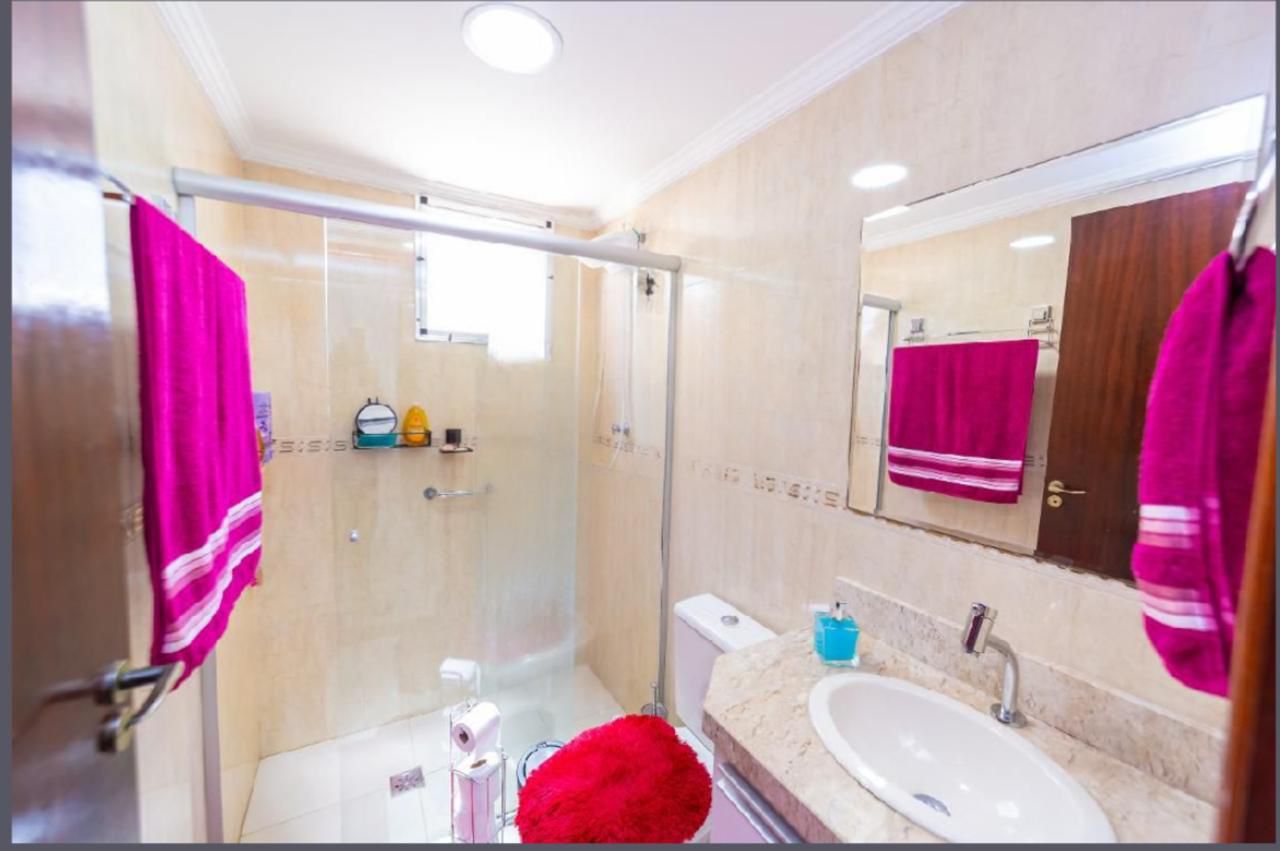 ✨ Seu novo lar no Jardim Penha! ✨   Apartamento moderno e aconchegante com 56m² bem distribuídos: ✔️ 2 dormitórios confortáveis ✔️ Sala com ótima iluminação ✔️ Cozinha prática e funcional ✔️ 1 vaga de garagem