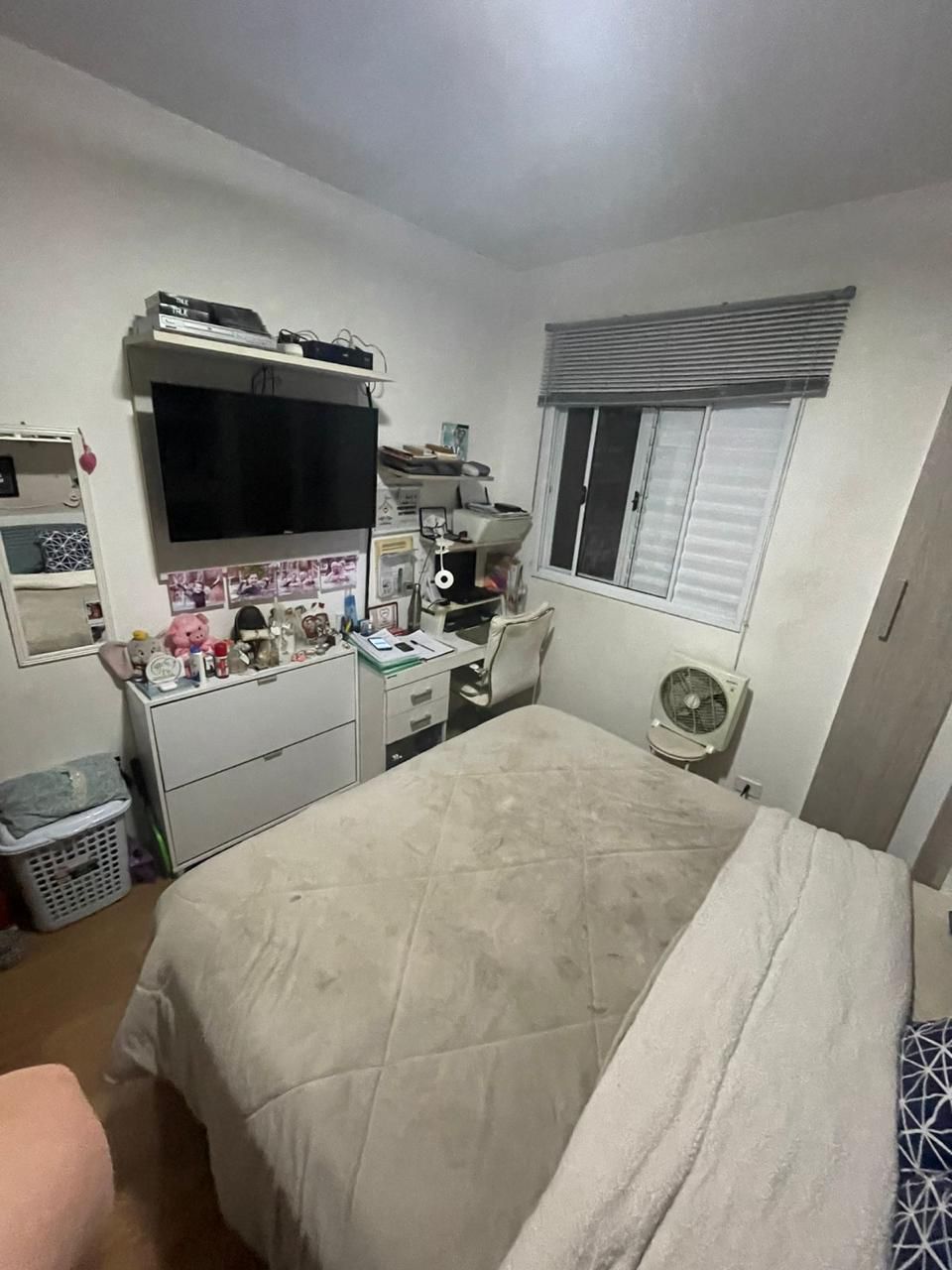 Casa  em Condomínio Fechado – Vila Araguaia  Charmosa Casa  em condomínio exclusivo com apenas 12 unidades, sendo este o último do conjunto, garantindo mais privacidade e tranquilidade.  ✨ Destaques do imóvel:  2 dormitórios (sendo o de casal com armários planejados)  1 banheiro com box de vidro  Sala ampla para 2 ambientes  Cozinha funcional  Lavabo  Lavanderia com churrasqueira  1 vaga 