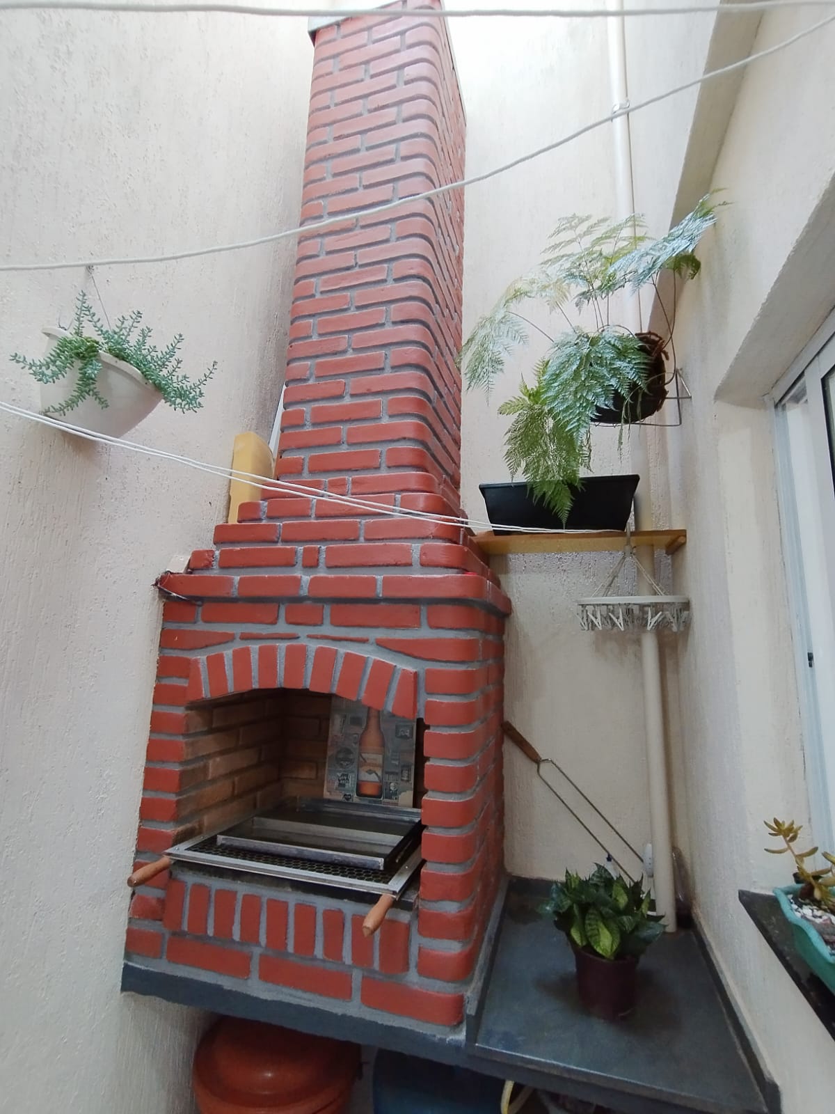  Sobrado em Condomínio Fechado – Ponte Rasa  Excelente sobrado em condomínio fechado, pronto para morar e com ótima localização!  ✨ Características do imóvel:  2 dormitórios, ambos suítes  1 lavabo  Sala ampla para 2 ambientes  Cozinha planejada com balcão integrado e móveis completos  Área de serviços com churrasqueira  1 vaga de garagem