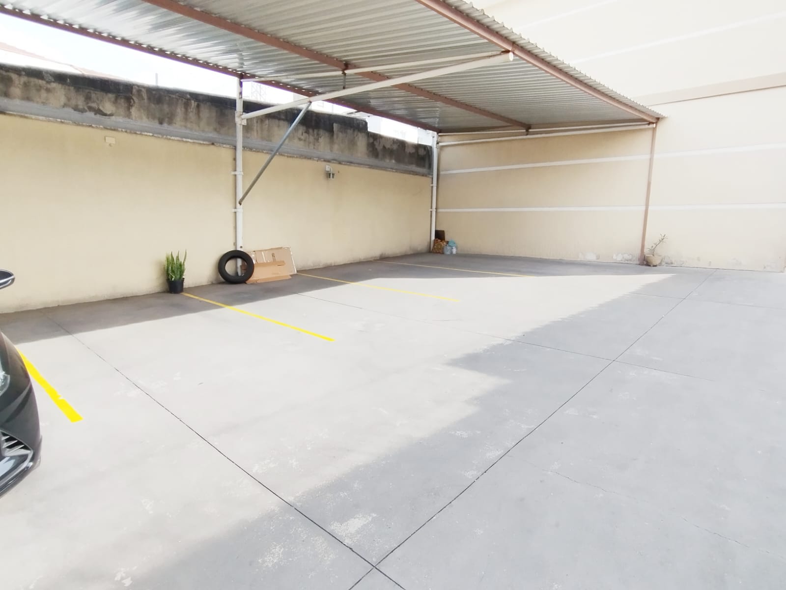  Sobrado em Condomínio Fechado – Ponte Rasa  Excelente sobrado em condomínio fechado, pronto para morar e com ótima localização!  ✨ Características do imóvel:  2 dormitórios, ambos suítes  1 lavabo  Sala ampla para 2 ambientes  Cozinha planejada com balcão integrado e móveis completos  Área de serviços com churrasqueira  1 vaga de garagem