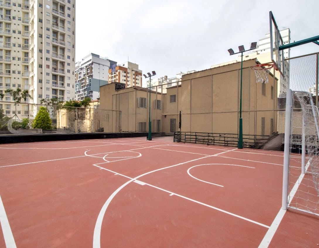 ✨ Apartamento Exclusivo – Alto Padrão na Pompéia / Perdizes ✨   Apartamento   140 m²  Este magnífico imóvel une sofisticação, conforto e localização privilegiada.  Diferenciais do Apartamento:  Planta original com 4 dormitórios, sendo 3 suítes  Suíte master com banheiro senhor/senhora  Possibilidade de integração, ampliando a sala para 3 suítes  Ampla varanda gourmet.