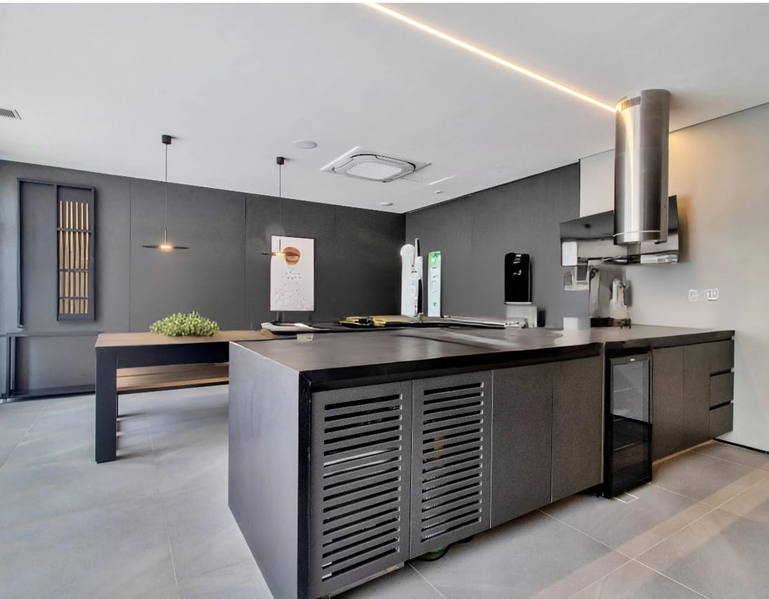 ✨ Apartamento Exclusivo – Alto Padrão na Pompéia / Perdizes ✨   Apartamento   140 m²  Este magnífico imóvel une sofisticação, conforto e localização privilegiada.  Diferenciais do Apartamento:  Planta original com 4 dormitórios, sendo 3 suítes  Suíte master com banheiro senhor/senhora  Possibilidade de integração, ampliando a sala para 3 suítes  Ampla varanda gourmet.