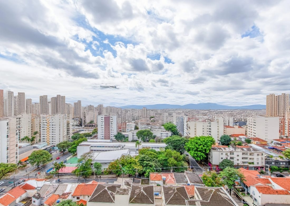 ✨ Apartamento Exclusivo – Alto Padrão na Pompéia / Perdizes ✨   Apartamento   140 m²  Este magnífico imóvel une sofisticação, conforto e localização privilegiada.  Diferenciais do Apartamento:  Planta original com 4 dormitórios, sendo 3 suítes  Suíte master com banheiro senhor/senhora  Possibilidade de integração, ampliando a sala para 3 suítes  Ampla varanda gourmet.