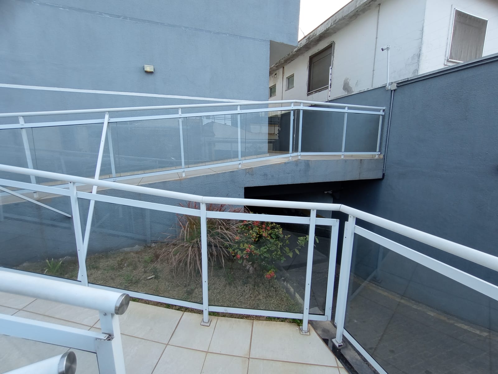  Casa em Condomínio Fechado na Vila Ré  Descubra o conforto e a praticidade desta linda casa em condomínio fechado, localizada em um dos bairros mais desejados da região.  ✨ Características do imóvel:  100 m² bem distribuídos  3 dormitórios, sendo 1 suíte  2 vagas de garagem