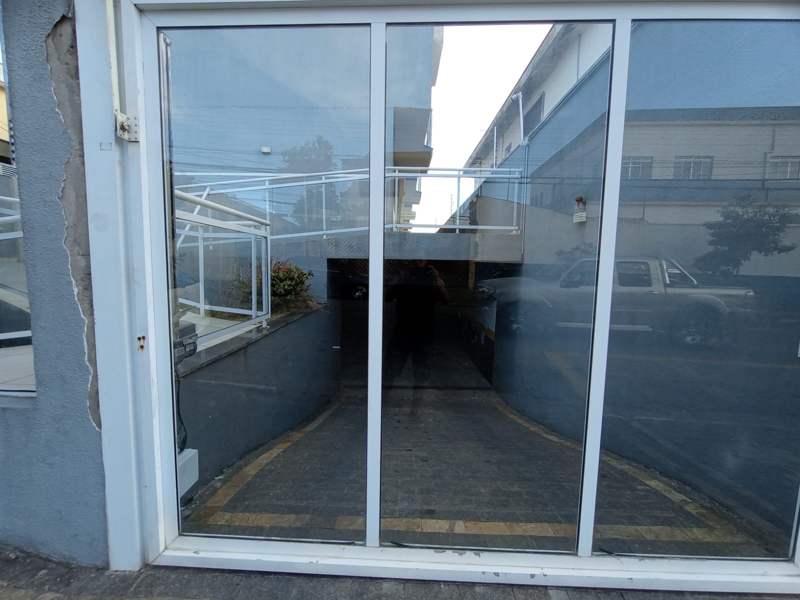  Casa em Condomínio Fechado na Vila Ré  Descubra o conforto e a praticidade desta linda casa em condomínio fechado, localizada em um dos bairros mais desejados da região.  ✨ Características do imóvel:  100 m² bem distribuídos  3 dormitórios, sendo 1 suíte  2 vagas de garagem