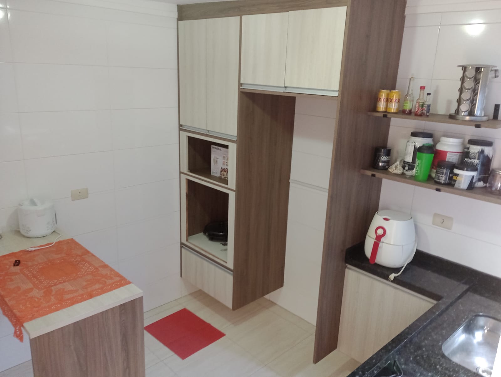  Casa em Condomínio Fechado na Vila Ré  Descubra o conforto e a praticidade desta linda casa em condomínio fechado, localizada em um dos bairros mais desejados da região.  ✨ Características do imóvel:  100 m² bem distribuídos  3 dormitórios, sendo 1 suíte  2 vagas de garagem