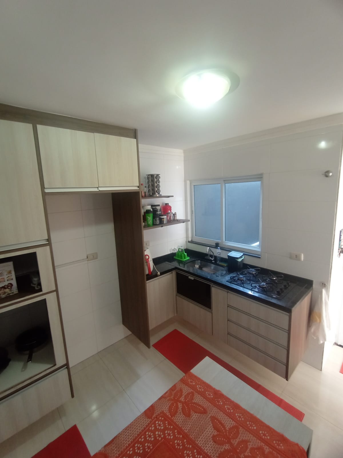  Casa em Condomínio Fechado na Vila Ré  Descubra o conforto e a praticidade desta linda casa em condomínio fechado, localizada em um dos bairros mais desejados da região.  ✨ Características do imóvel:  100 m² bem distribuídos  3 dormitórios, sendo 1 suíte  2 vagas de garagem