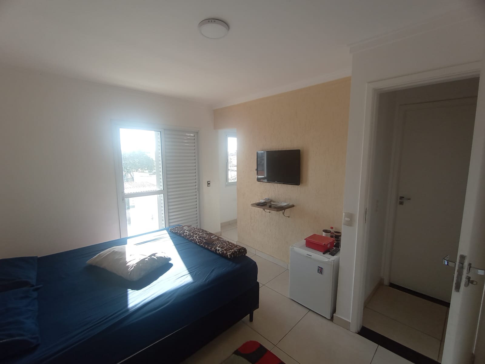  Casa em Condomínio Fechado na Vila Ré  Descubra o conforto e a praticidade desta linda casa em condomínio fechado, localizada em um dos bairros mais desejados da região.  ✨ Características do imóvel:  100 m² bem distribuídos  3 dormitórios, sendo 1 suíte  2 vagas de garagem