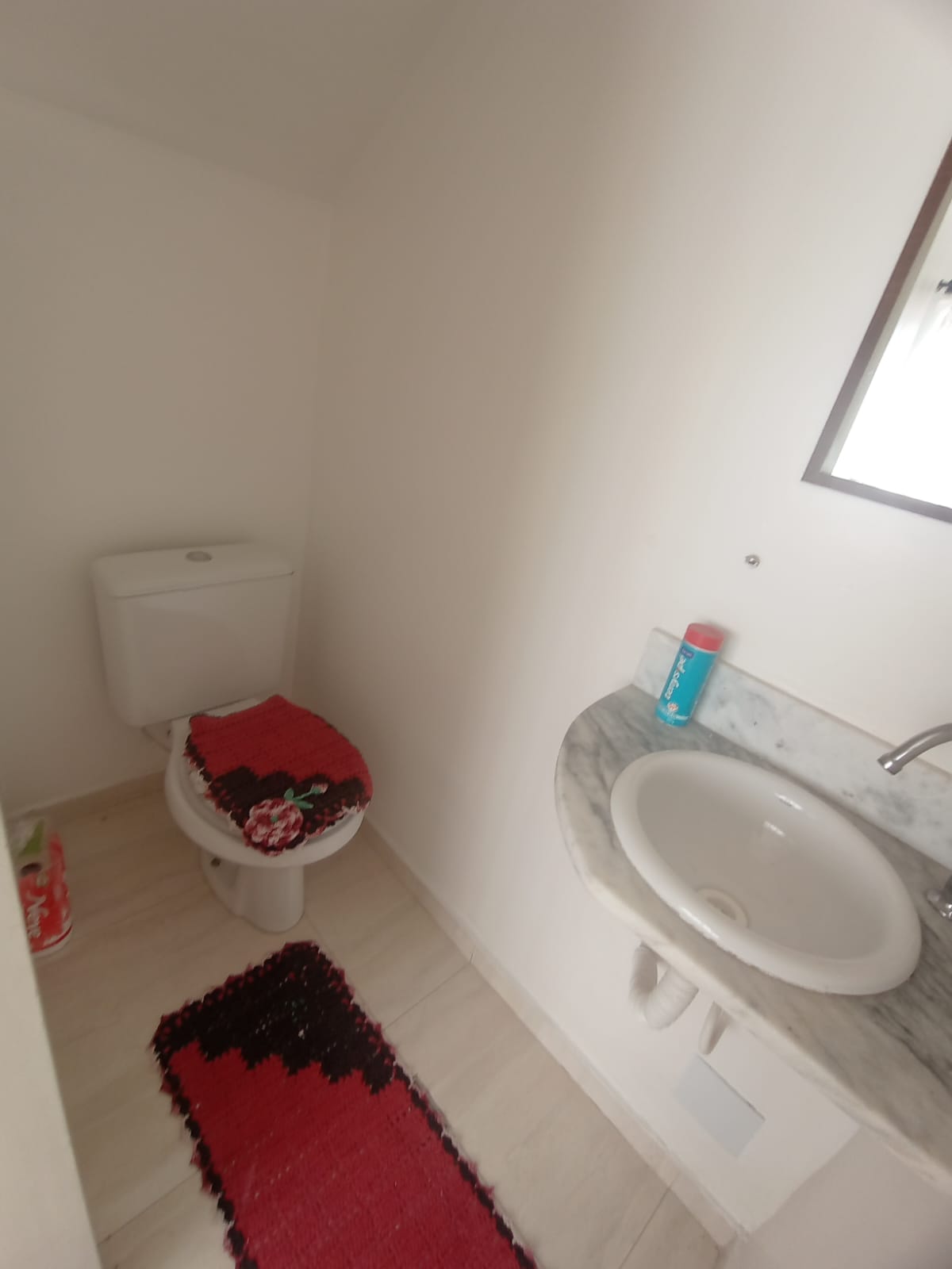  Casa em Condomínio Fechado na Vila Ré  Descubra o conforto e a praticidade desta linda casa em condomínio fechado, localizada em um dos bairros mais desejados da região.  ✨ Características do imóvel:  100 m² bem distribuídos  3 dormitórios, sendo 1 suíte  2 vagas de garagem